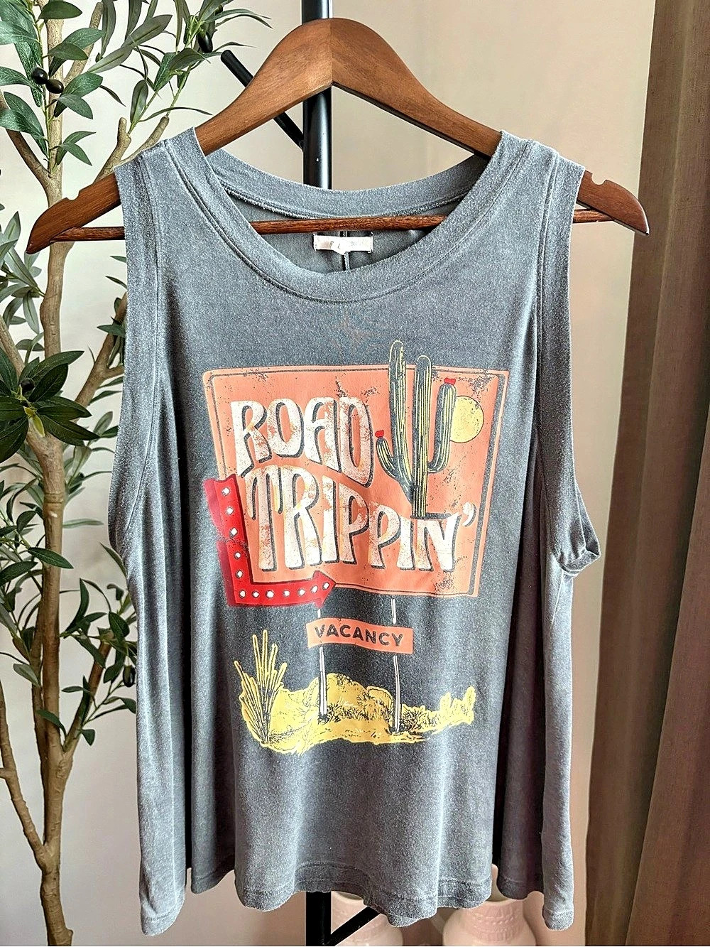 Maurices Graphic Tank Top in Gray Size Large